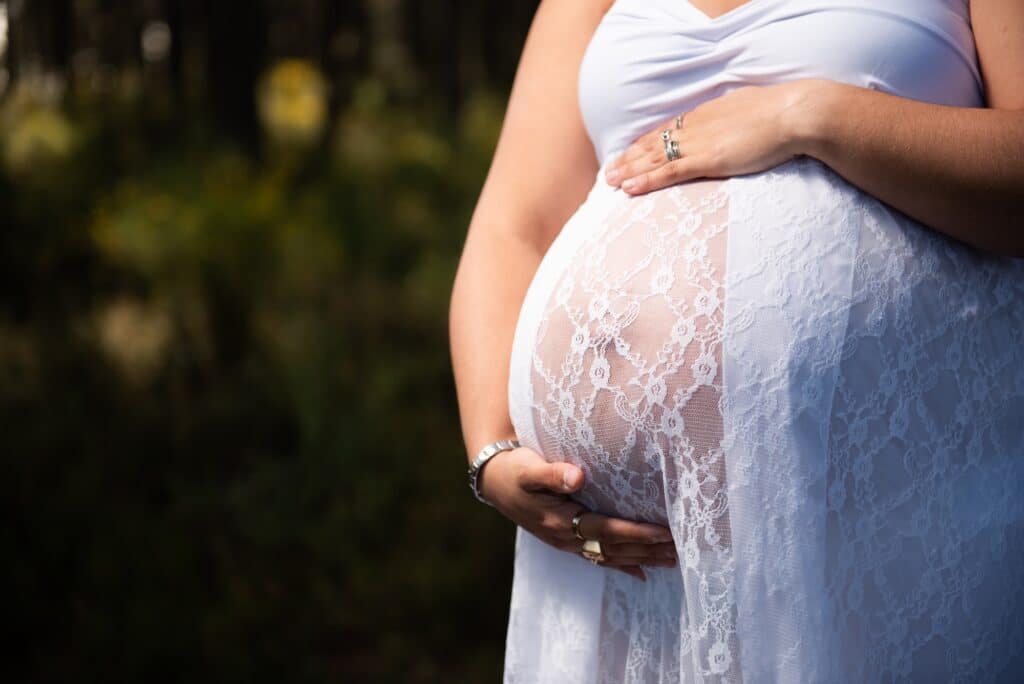 Séance photo grossesse dans les Landes en forêt avec Laëtitia par Arnaud M Photographe
