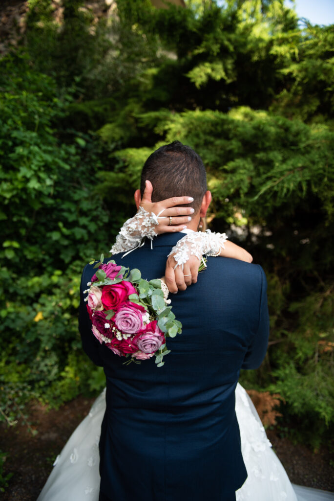 Arnaurd M Photographe mariage tania mickael ferte sous jouarre parc capucins dos bouquet 1